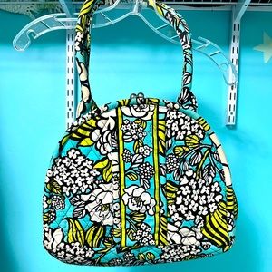 Vera Bradley clam shell purse in EUC